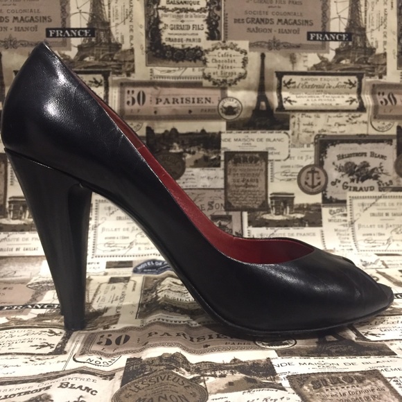marc jacobs black heels